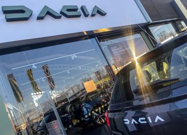 BRISTOL, UNITED KINGDOM - FEBRUARY 26: The Romanian car maker Dacia logo is displayed above a dealership on, February 26, 2023 in Bristol, England. The European Union plans to ban all new sales of carbon-emitting petrol and diesel cars by 2035. However, in the UK the ban on the sale of new petrol and diesel cars in Britain will by 2030. Critics of the laws have expressed concern that many internal combustion engined carbon polluting cars, lorries and vans will be still on the roads long after the ban on their sale. (Photo by Matt Cardy/Getty Images)