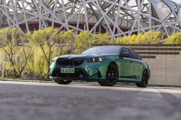 bmw_m590