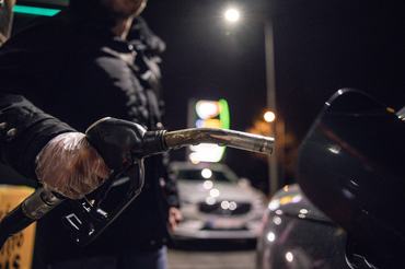 A customer prepares to refuel a vehicle at a MOL Hungarian Oil & Gas Plc gas station in Budapest, Hungary, on Monday, Dec. 5, 2022. The countrys biggest oil company, Mol, is struggling to meet demand after its Danube Refinery reduced output for unplanned maintenance just as state price caps drove up fuel consumption. Photographer: Akos Stiller/Bloomberg via Getty Images