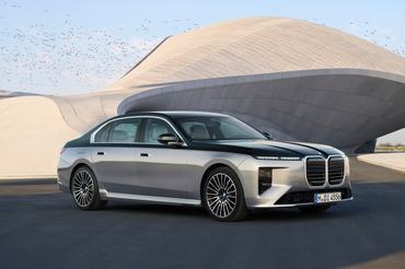 P90636086_lowRes_bmw-740-xdrive-04-20.jpg